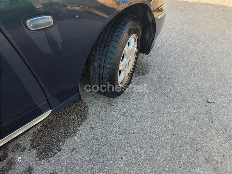 Usado Rover 75 120 CV (88 kW) 2003 Azul Berlina