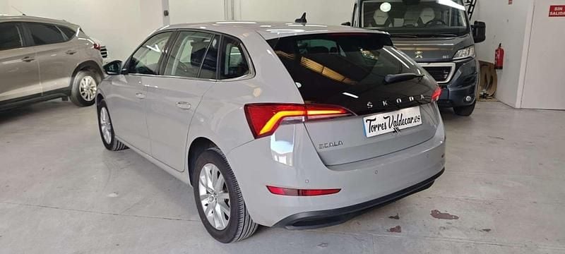 Usado Skoda Scala Style 116 CV (85 kW) 2020 Gris Utilitario