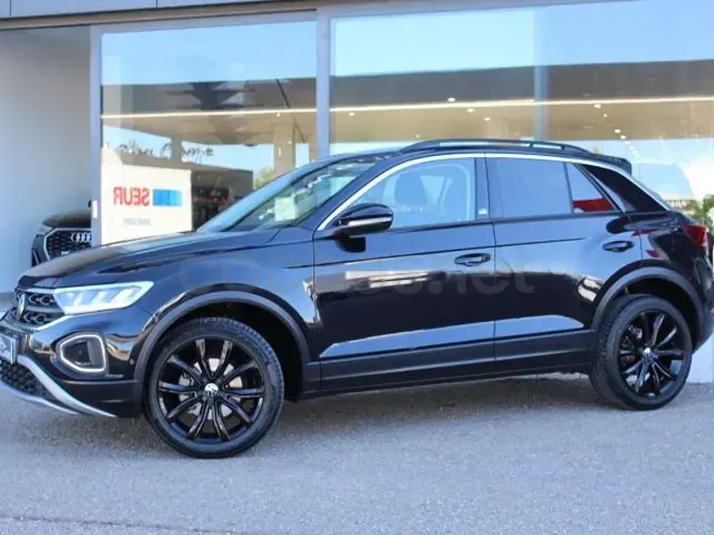 Usado VW T-Roc 116 CV (85 kW) 2023 Negro SUV