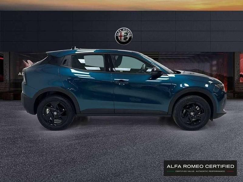 Usado Alfa Romeo Junior 137 CV (100 kW) 2025 Azul SUV