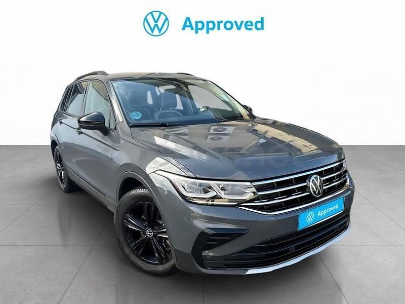 Usado VW Tiguan Sportline 122 CV (89 kW) 2022 Gris / plata SUV