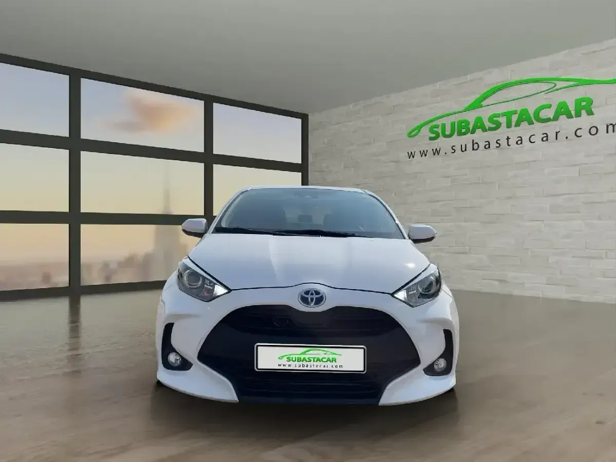 Usado Toyota Yaris Business Edition 115 CV (84 kW) 2022 Blanco Utilitario