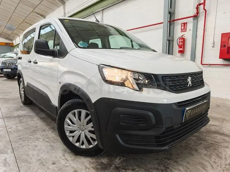Usado Peugeot Rifter Active 100 CV (73 kW) 2023 Blanco Monovolumen