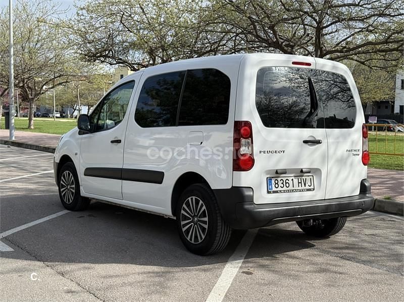 Usado Peugeot Partner Tepee 75 CV (55 kW) 2014 Blanco Monovolumen