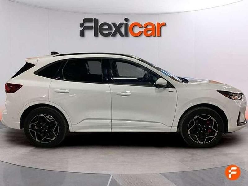 Usado Ford Kuga ST-Line 243 CV (178 kW) 2024 Blanco SUV