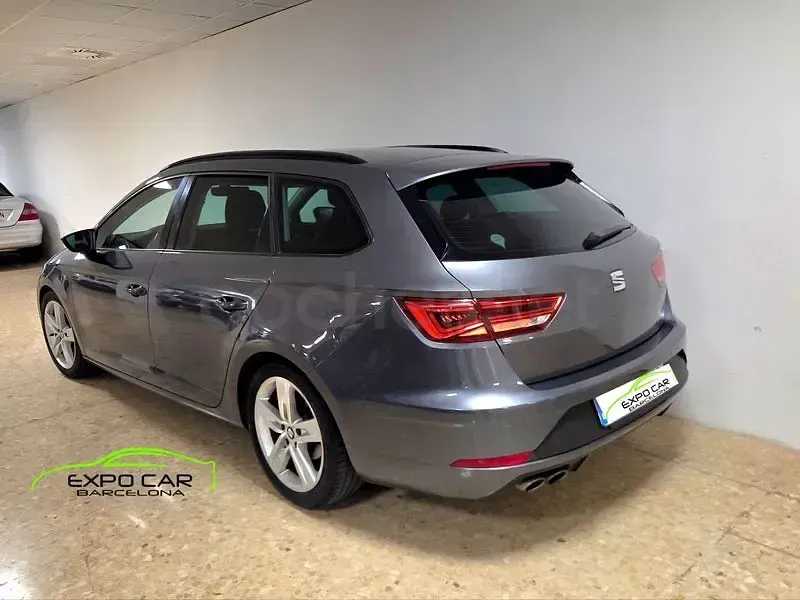 Usado Seat Leon FR 150 CV (110 kW) 2018 Gris / plata Familiar