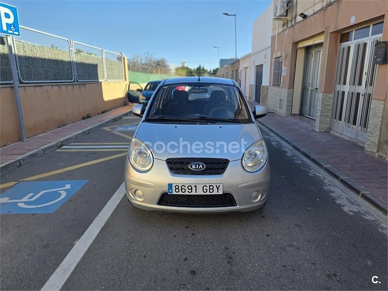 Usado Kia Picanto 65 CV (47 kW) 2008 Gris / plata Utilitario