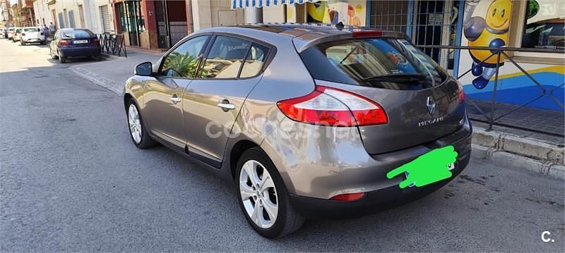 Usado Renault Mégane Dynamique 105 CV (77 kW) 2009 Gris / plata Berlina