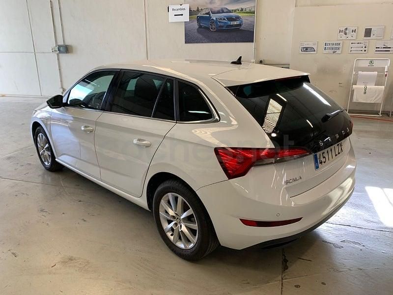 Usado Skoda Scala Ambition 150 CV (110 kW) 2022 Blanco Utilitario