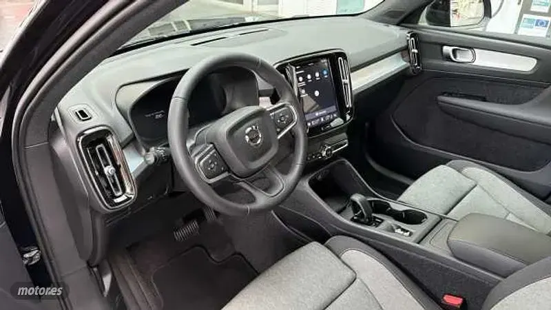 Nuevo Volvo XC40 Core 163 CV (119 kW) 2026 Negro SUV