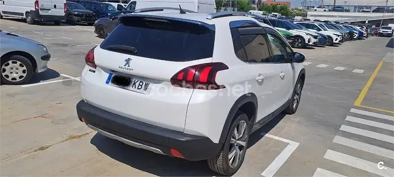 Usado Peugeot 2008 Allure 120 CV (88 kW) 2018 Blanco SUV