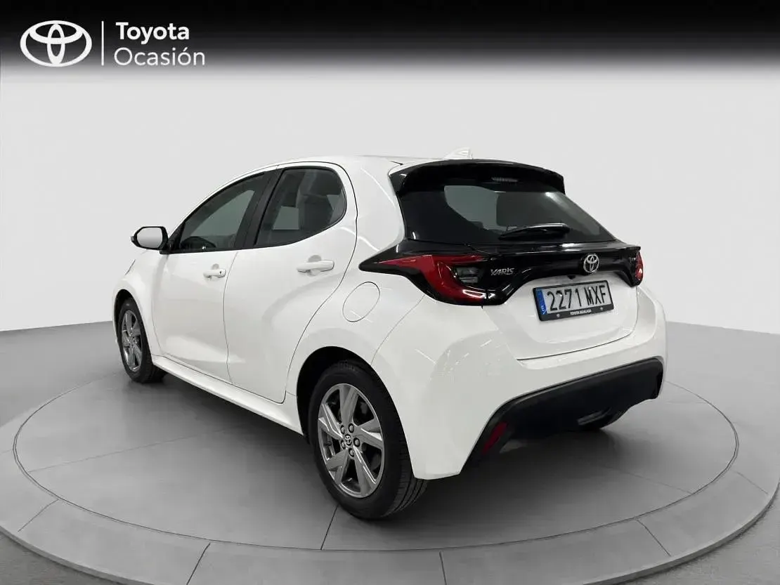 Usado Toyota Yaris Hybrid Active 116 CV (85 kW) 2024 Blanco classic Berlina