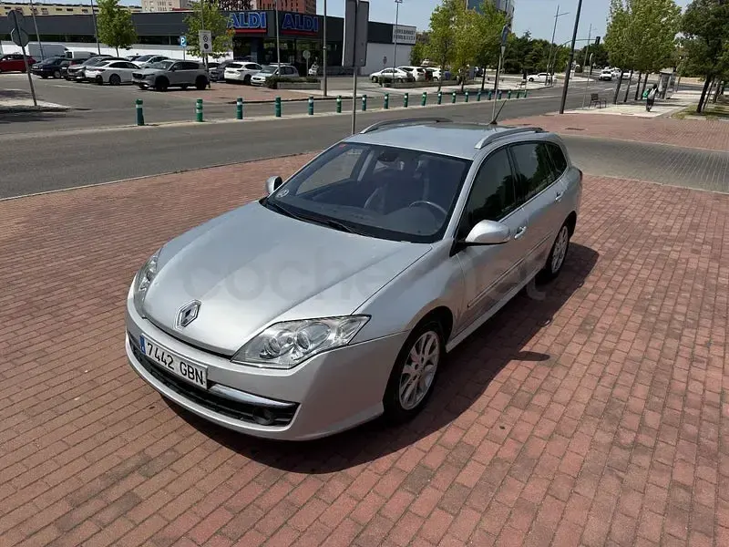 Usado Renault Laguna III Authentique 131 CV (96 kW) 2009 Gris / plata Familiar