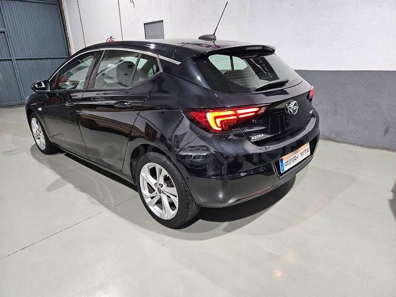 Usado Opel Astra Business 110 CV (80 kW) 2017 Negro Berlina