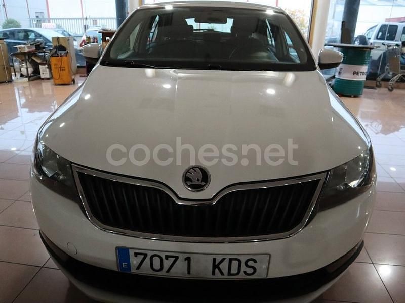 Blanco Usado 2018 Skoda Rapid Active Berlina | 6200 € (Precio justo) - Imagen 1/4