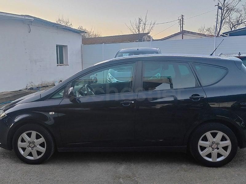 Usado Seat Altea XL Ecomotive 105 CV (77 kW) 2009 Negro Monovolumen
