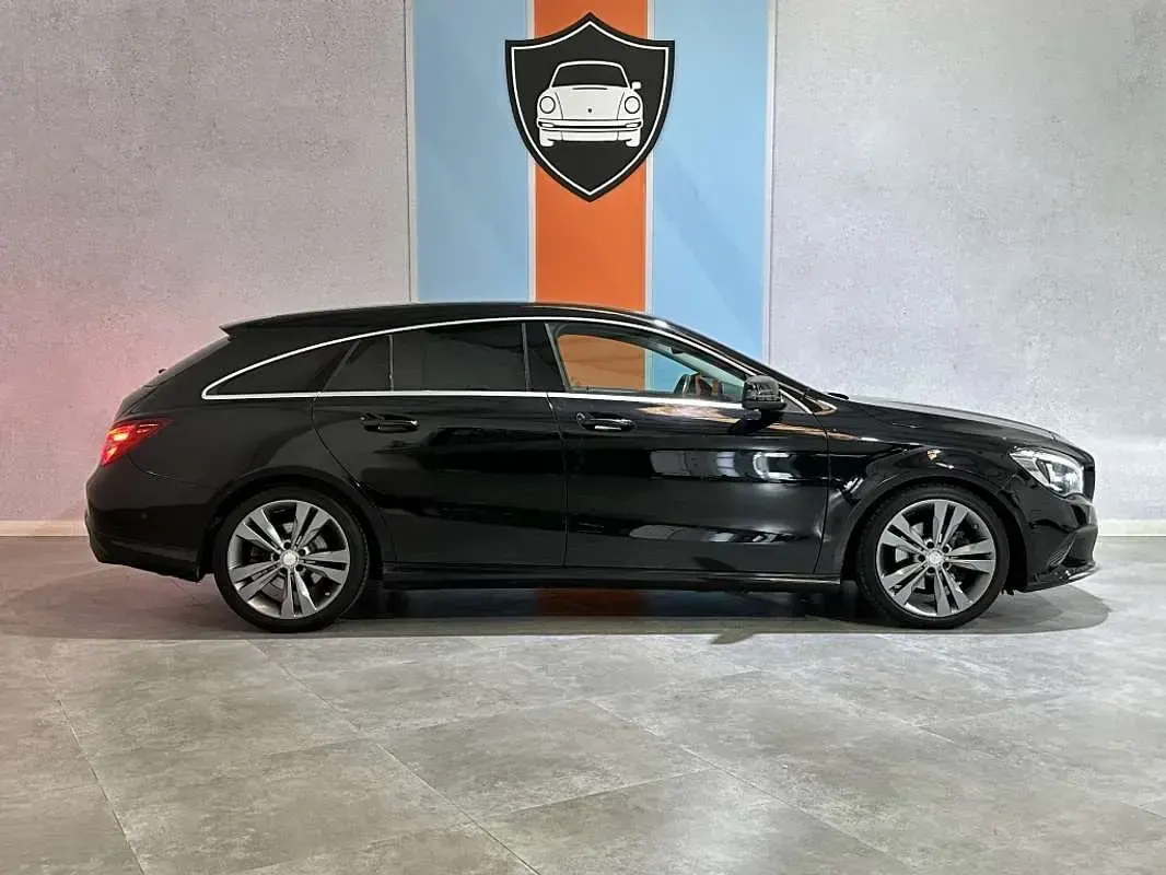 Usado Mercedes CLA180 Shooting Brake Urban 122 CV (89 kW) 2016 Negro Familiar