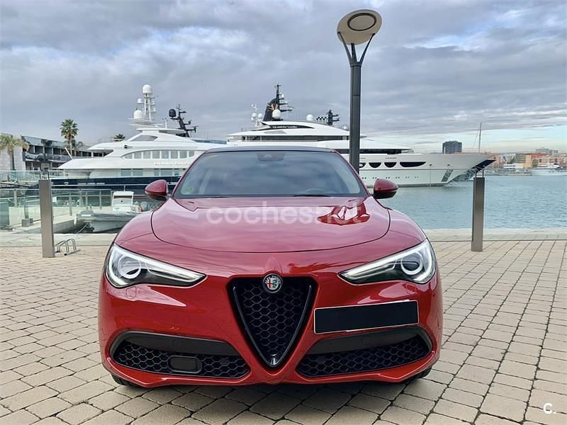 Usado Alfa Romeo Stelvio Super 201 CV (147 kW) 2017 Rojo SUV