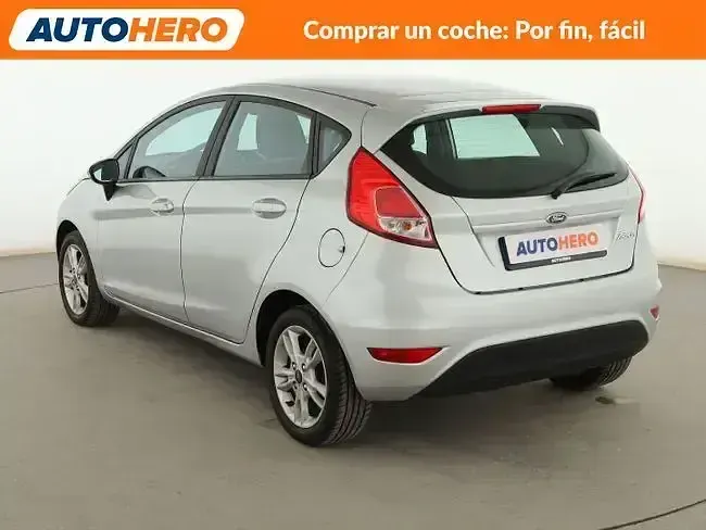 Usado Ford Fiesta Trend 82 CV (60 kW) 2017 Gris Utilitario