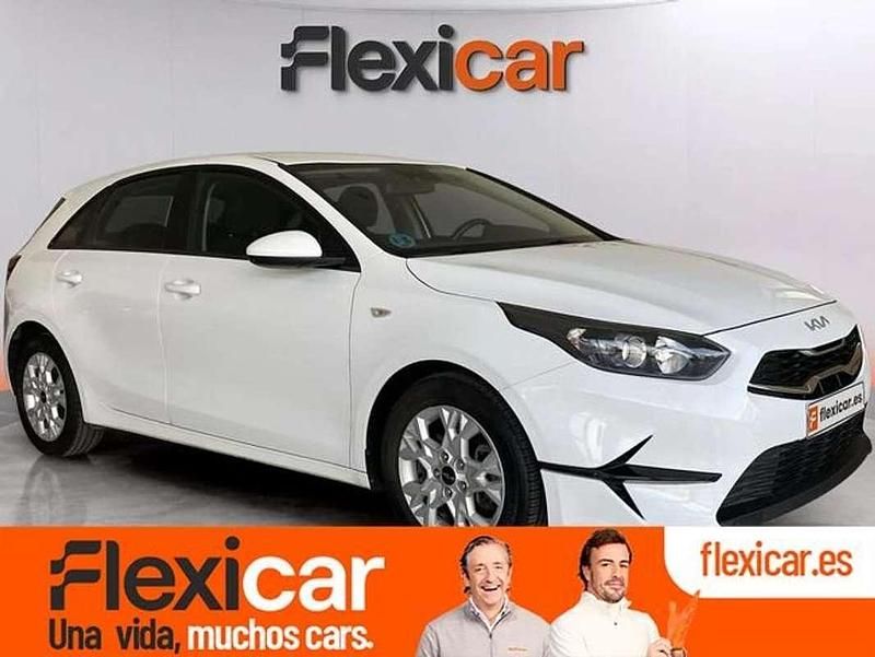 Blanco Usado 2022 Kia Ceed Utilitario | 15.890 € (Precio justo) - Imagen 1/2