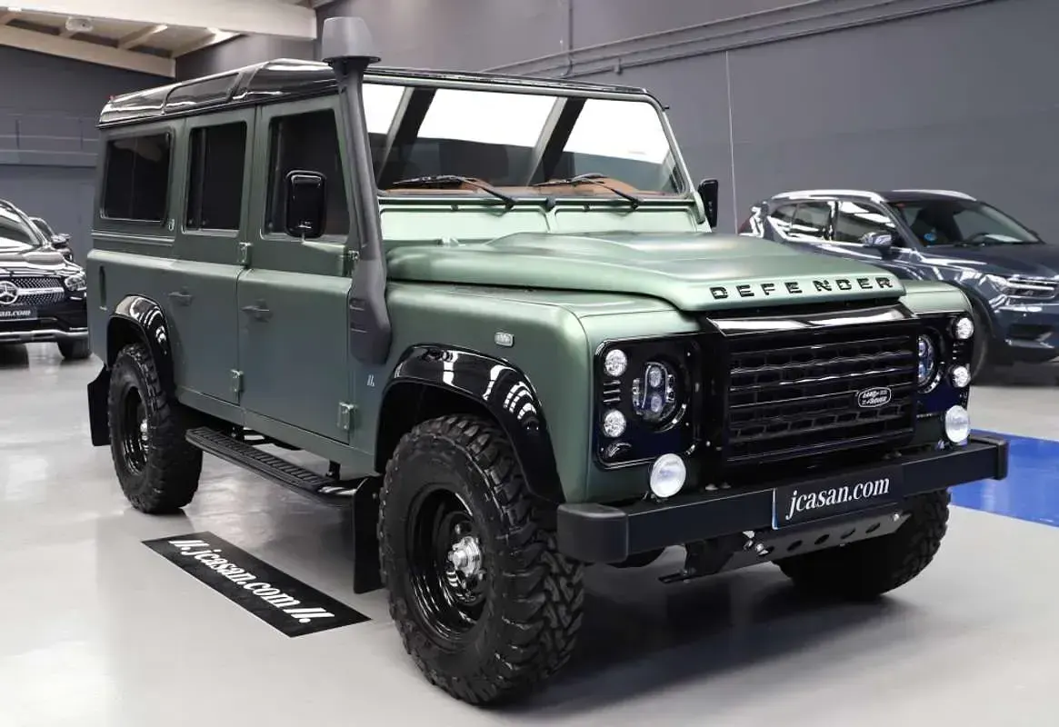 Używany Land Rover Defender 122 KM (89 kW) 2014 Zielony Kombi