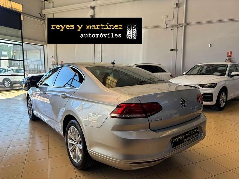 Usado VW Passat Advance 120 CV (88 kW) 2016 Gris Berlina