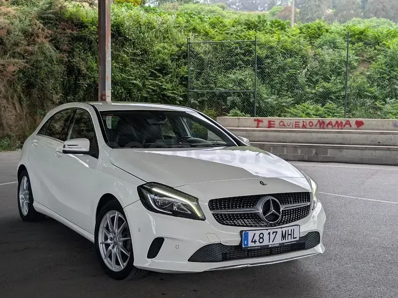 Käytetty Mercedes A200 Urban 136 HP (100 kW) 2016 Valkoinen Sedan