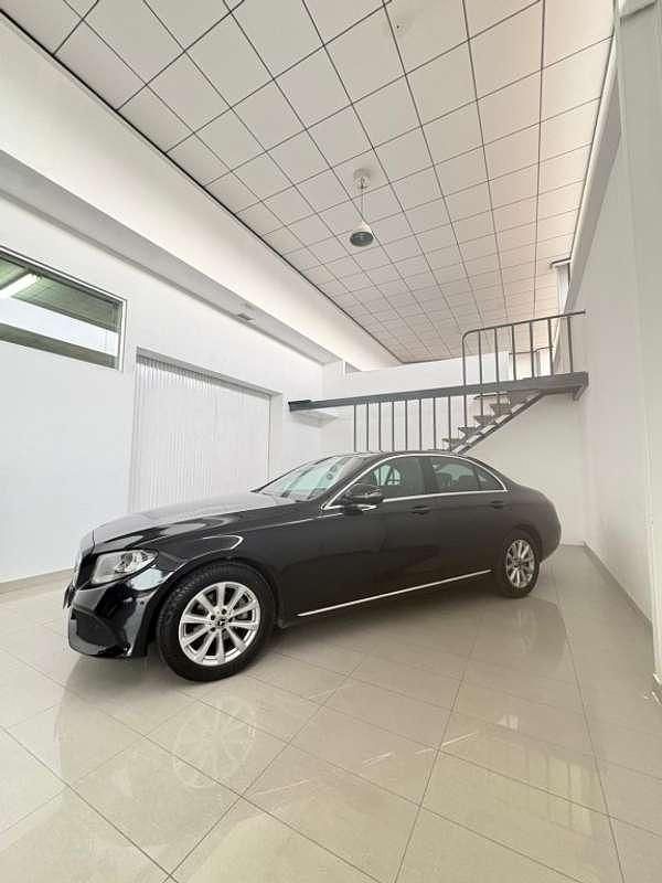 Usado Mercedes E200 150 CV (110 kW) 2018 Negro Berlina