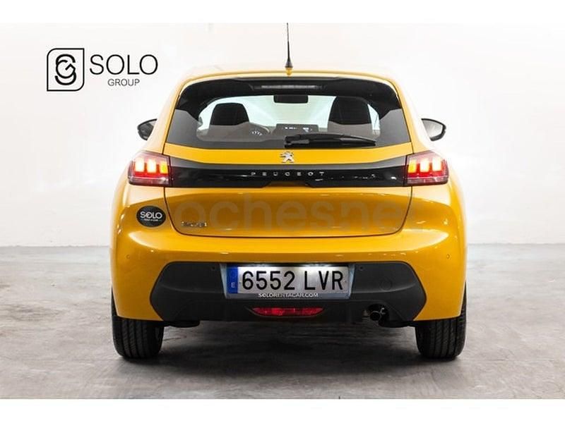 Usado Peugeot 208 Active 102 CV (75 kW) 2021 Amarillo Utilitario