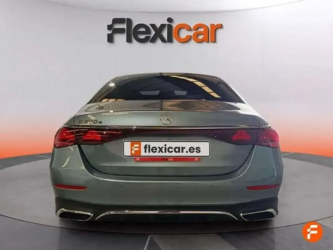 Usado Mercedes E300 313 CV (230 kW) 2024 Verde Berlina