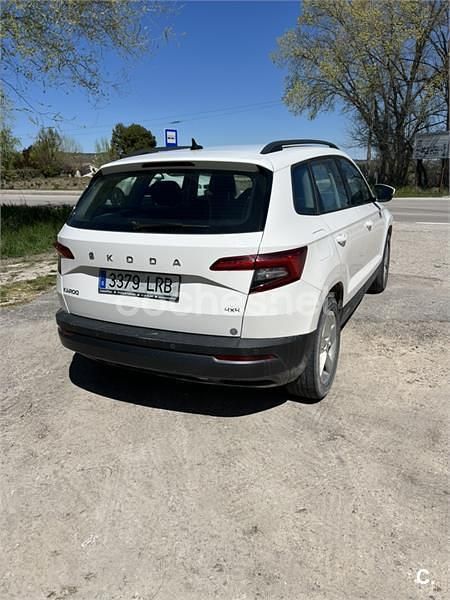 Usado Skoda Karoq Ambition 150 CV (110 kW) 2021 Blanco SUV