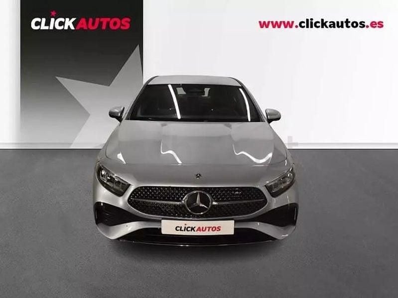Usado Mercedes A180 136 CV (100 kW) 2024 Gris / plata Berlina