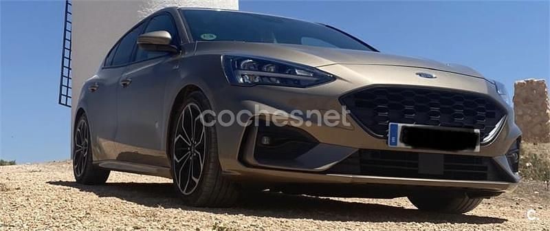 Usado Ford Focus ST-Line 120 CV (88 kW) 2018 Gris / plata Berlina