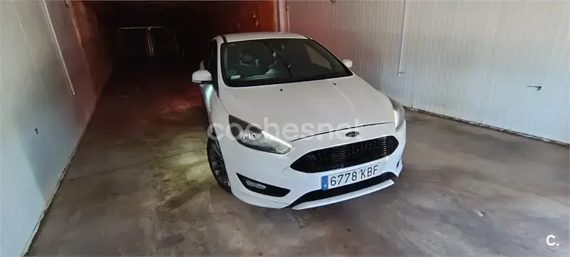 Usado Ford Focus ST-Line 125 CV (91 kW) 2017 Blanco Berlina