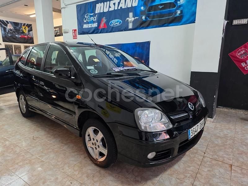 Usado Nissan Almera Tino Acenta 116 CV (85 kW) 2005 Negro Monovolumen