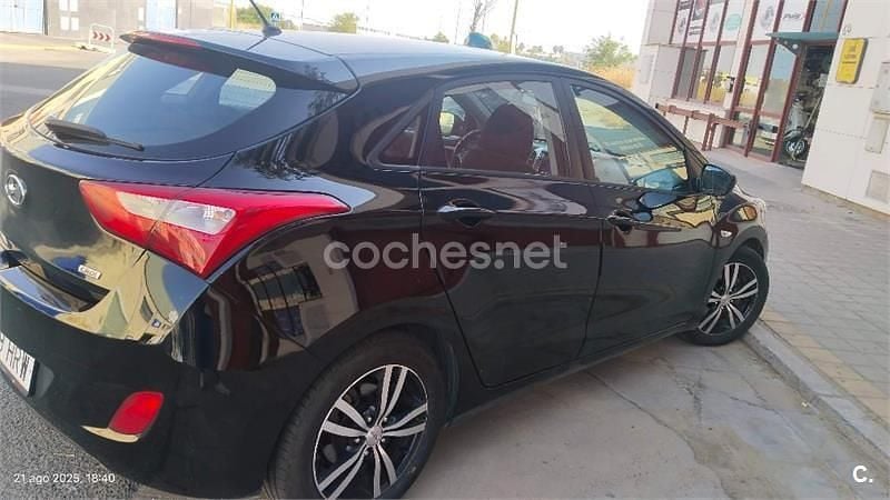 Negro Usado 2013 Hyundai i30 Berlina | 6900 € (Buen precio) - Imagen 1/4