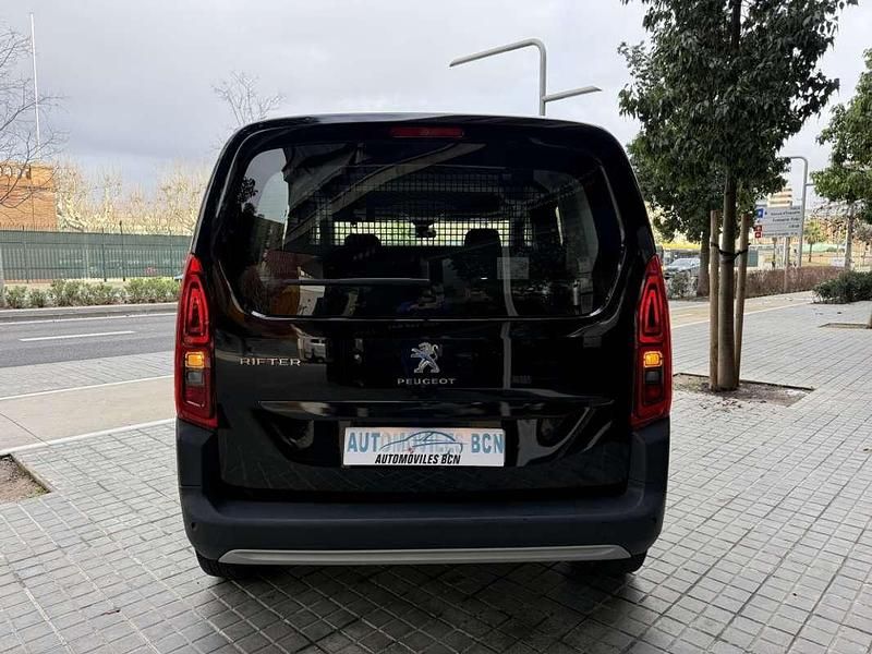 Usado Peugeot Rifter Allure 131 CV (96 kW) 2022 Negro Monovolumen