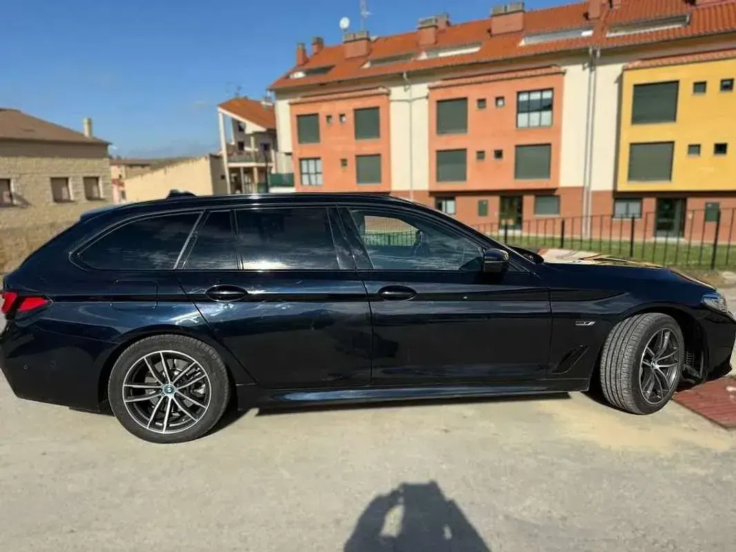 Usado BMW 530e 292 CV (214 kW) 2021 Azul Familiar