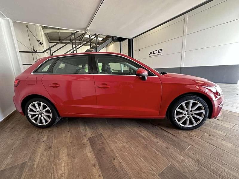 Usado Audi A3 Sportback Design 116 CV (85 kW) 2018 Rojo Utilitario