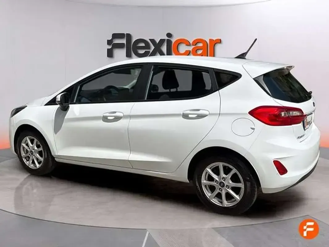 Usado Ford Fiesta Trend 75 CV (55 kW) 2021 Blanco Utilitario