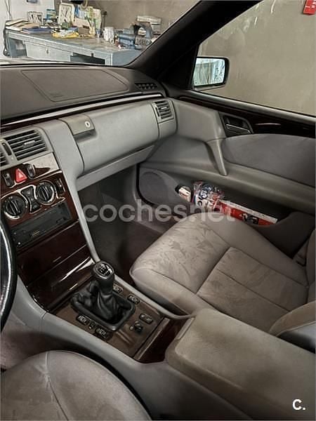 Usado Mercedes E280 193 CV (141 kW) 1996 Negro Familiar