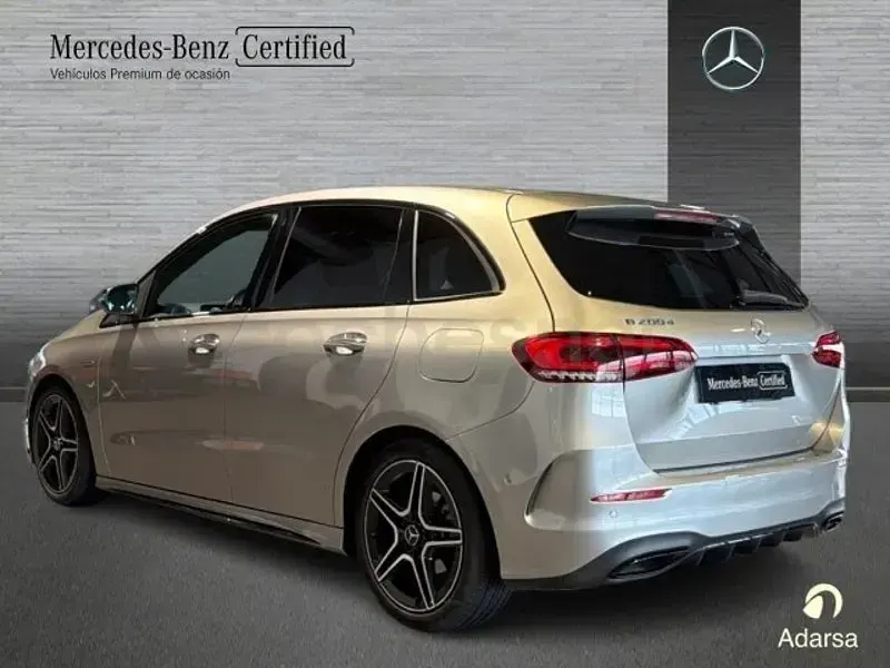 Usado Mercedes B200 AMG line 150 CV (110 kW) 2021 Plata mojave Utilitario