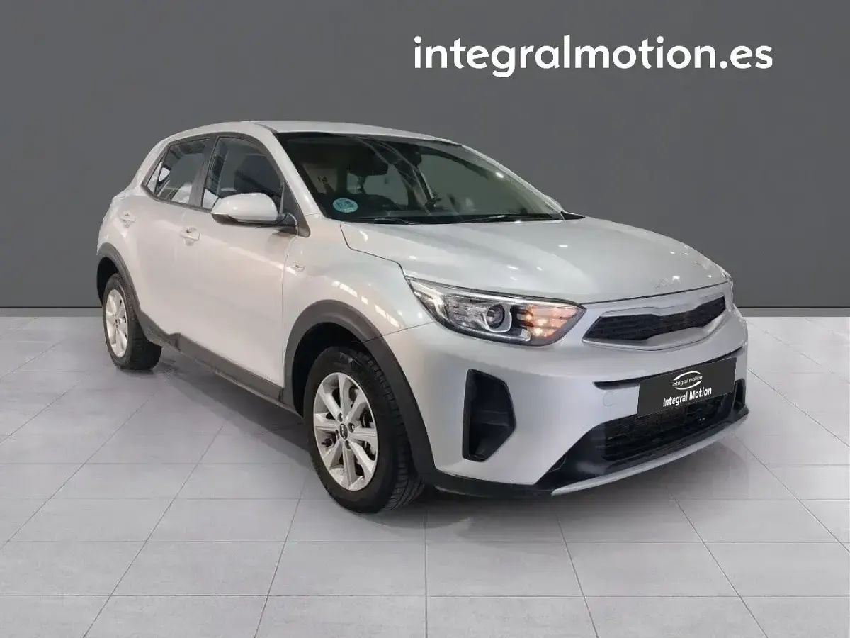Usado Kia Stonic 84 CV (61 kW) 2022 Gris SUV