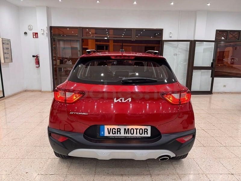 Usado Kia Stonic 100 CV (73 kW) 2022 Rojo SUV