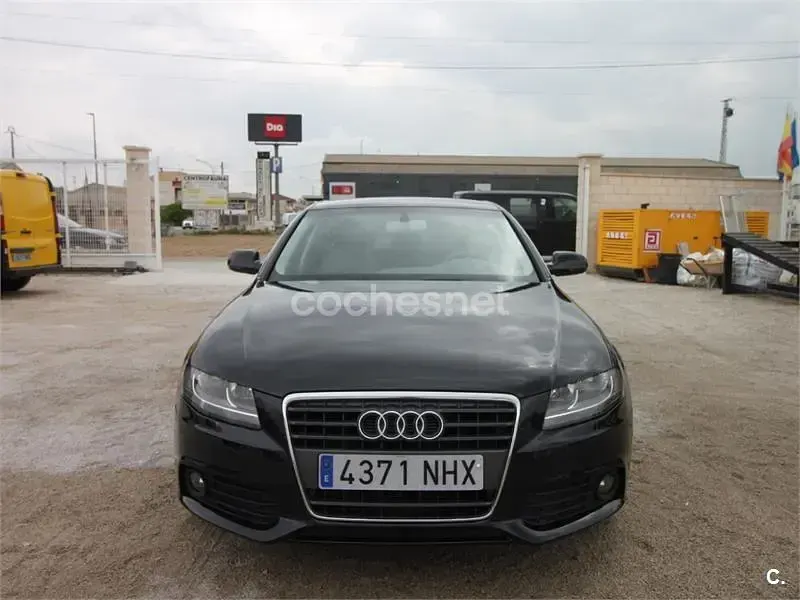 Usado Audi A4 Business 160 CV (117 kW) 2012 Negro Berlina