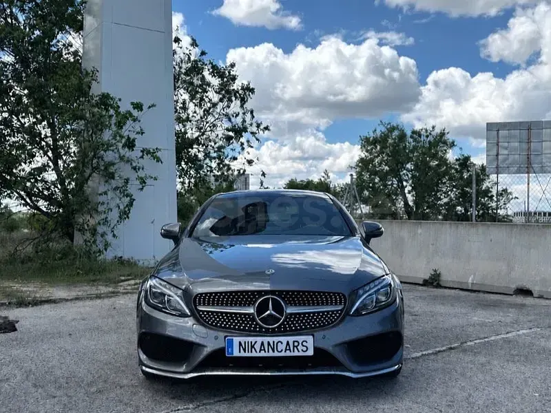 Usado Mercedes C220 170 CV (125 kW) 2018 Gris / plata Coupe