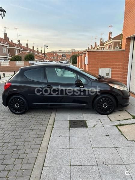 Usado Peugeot 207 70 CV (51 kW) 2007 Negro Berlina