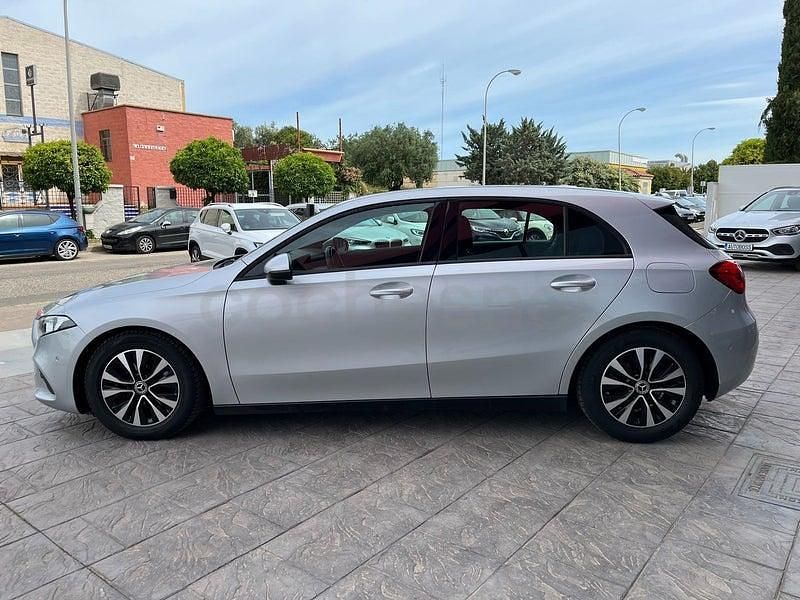 Usado Mercedes A180 116 CV (85 kW) 2022 Gris / plata Berlina