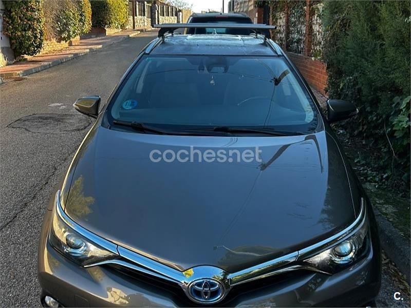 Gris / plata Usado 2017 Toyota Auris Hybrid Active Familiar | 13.500 € (Buen precio) - Imagen 1/4