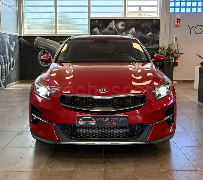 Usado Kia XCeed 136 CV (100 kW) 2021 Granate SUV